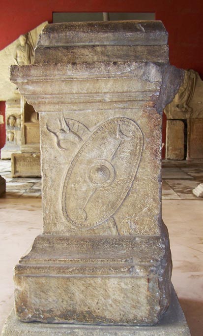 altar to Jupiter Heliopolitanus and Nemausus from Nîmes