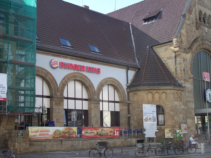 Worms Hauptbahnhof, So viel zur Sanierung! "Burger King" könnte etwas stilvoller sein...