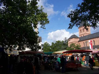 Markttag auf dem Ludwigsplatz! Schön! Market Day. Worms