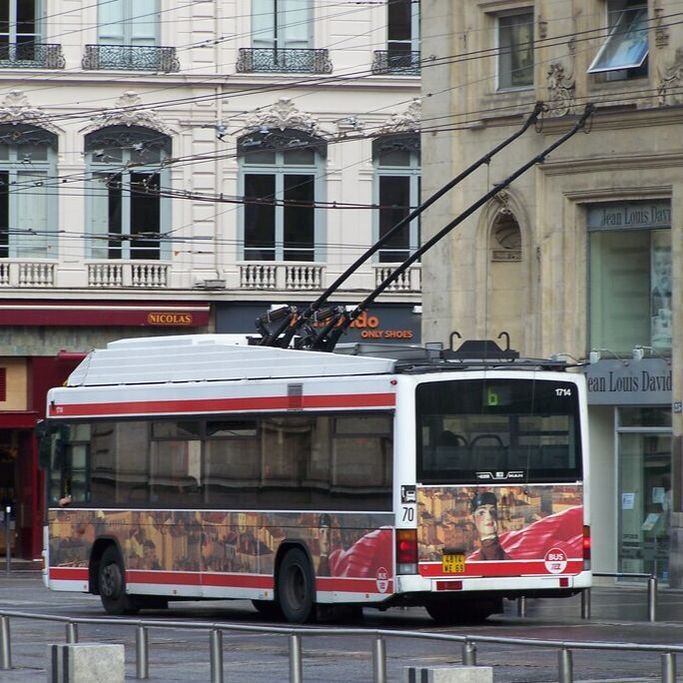TROLLEYBUS NETWORKS | OBUSSE IN EUROPA, Lyon, Fribourg, Neuchâtel, Roma