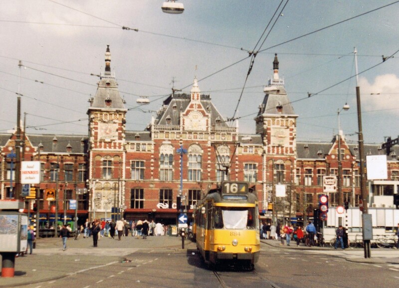 Trams at Amsterdam Central Railway Station in summer 1990 (ph.: RH)