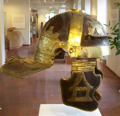 Römischer Helm / Roman helmet with decoration (Museum Worms)